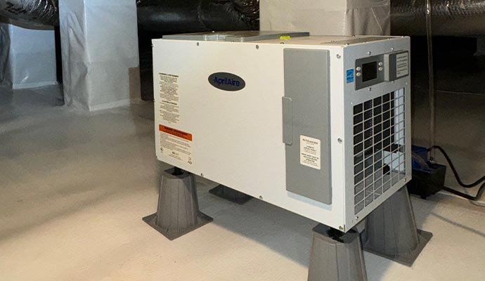Crawl space with dehumidification system Crawl space with dehumidification system